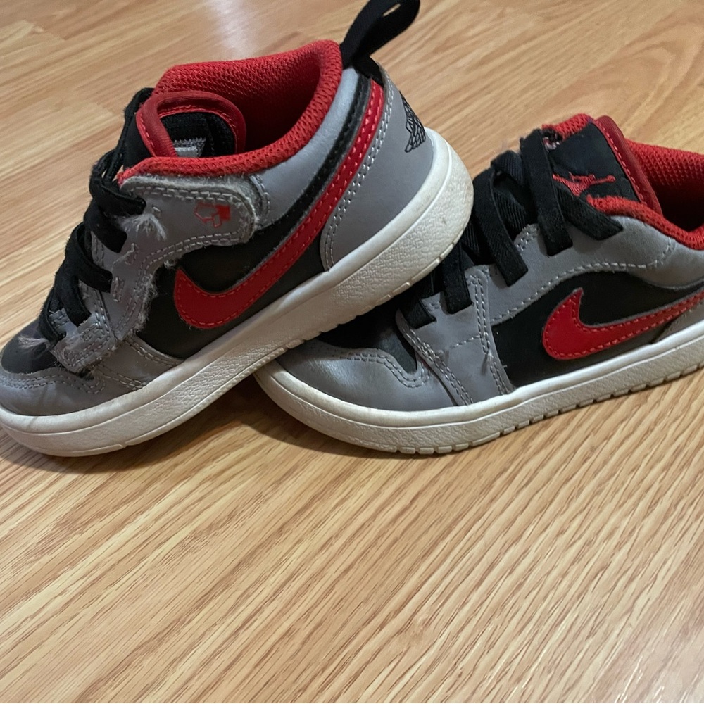 Nike Kids' Black and Red Sneakers